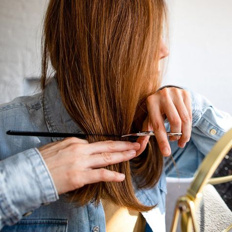 Image Source: Getty / Photographer, Basak Gurbuz Derma If you're unable to get to the hair salon, you may be wondering how to trim hair yourself. Trim Your Own Hair, Cut Your Own Hair, Kinds Of Haircut, Haircut Images, How To Cut Your Own Hair, How To Cut Bangs, Hair Trim, Short Layered, Hair Mist