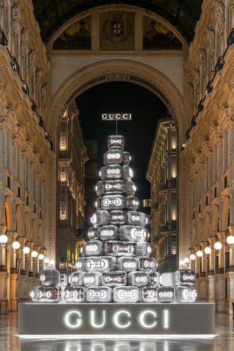 A Look at the Gucci Christmas Tree in Milan, Which Is Not a Tree – WWD Gucci Christmas Wallpaper, Gucci Inspired Christmas Tree, Gucci Christmas Tree, Milan Italy Christmas, Gucci Christmas Window Display, Gucci Visual Merchandising, Gucci Christmas, Sparkling Wine Drinks, Mimosa Champagne