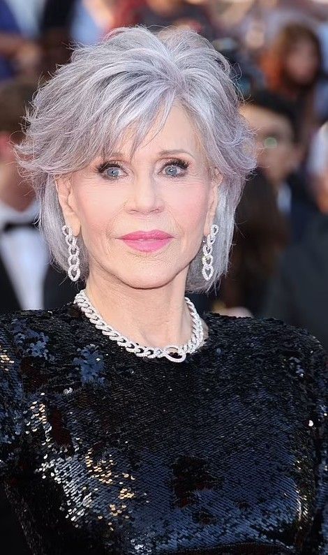 Jane Fonda Jane Fonda Hair, Short Gray Hair, Jane Fonda Hairstyles, Shaggy Hair, Short Grey Hair, Jane Fonda, Cortes De Cabello, Gray Hair, Hair Ideas