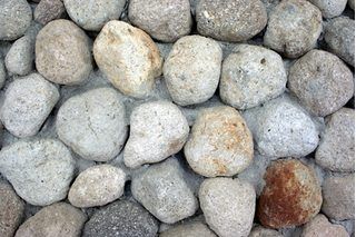 Build A Rock Wall, River Rock Wall, Rock Wall Landscape, Diy Stone Wall, Building A Stone Wall, Rock Retaining Wall, Building Stone, Garden Stepping Stones, Cement Wall