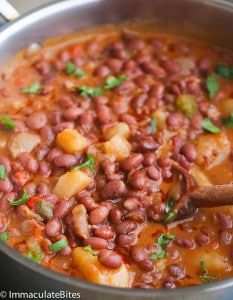 Puerto Rican Beans, Puerto Rican Style, Food Filipino, Red Beans Recipe, Beans And Potatoes, Recetas Puertorriqueñas, Cubed Steak, Puerto Rican Dishes, Boricua Recipes