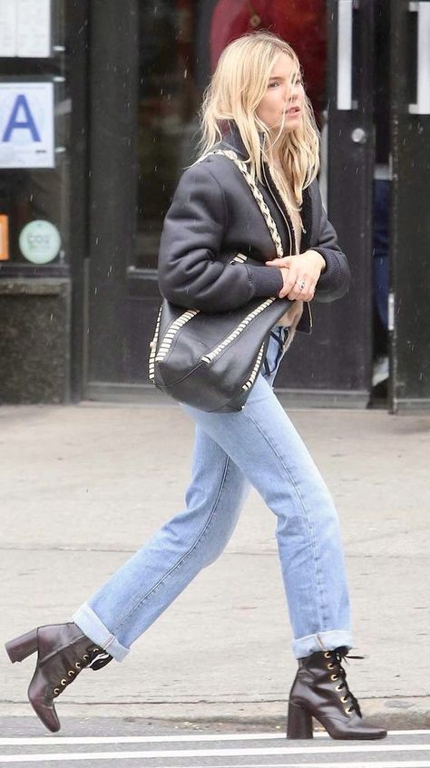 Sienna Miller Street Style, Sienna Miller Style, Mum Fashion, Boho Style Outfits, Sienna Miller, Outfit Formulas, Tokyo Fashion, Clothes Closet, Celebrity Street Style