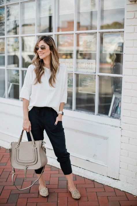 Connecticut based life and style blogger Lauren McBride shares How to Style Joggers two ways: one for work and one for casual, every day wear. Jogger Outfit Casual, Black Joggers Outfit, How To Wear Joggers, Lauren Mcbride, Jogger Pants Outfit, Joggers Outfit, Fashion Joggers, Womens Fashion For Work, Trendy Fashion Women