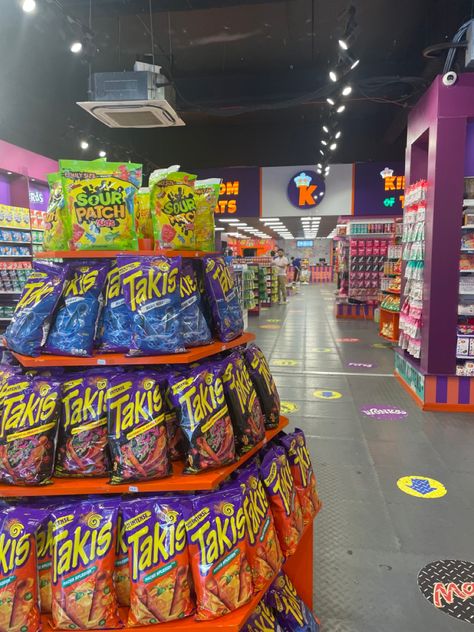 American Sweets Candies, American Candy Aesthetic, American Snacks Aesthetic, Candy Shop Aesthetic, Candy Store Design, American Sweets, Candy Room, American Candy, American Snacks