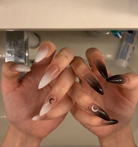 Medium Stilleto Nails Design, Witch Craft Nails, Nail Ideas Goth, Short Stelito Nails, Rock Nails Grunge, Goth Manicure, Demon Nails, Goth Acrylic Nails, Ongles Goth