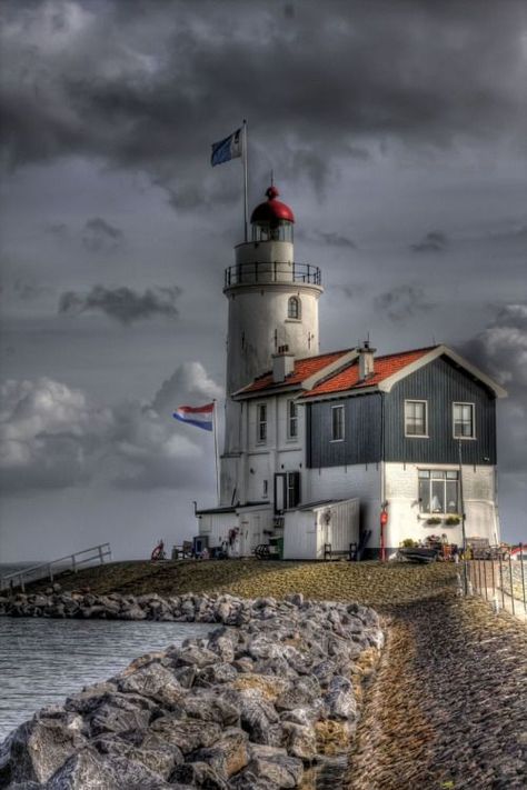 10 lighthouses you have to see at least one time in your life. Lighthouse Photos, Lighthouse Pictures, Lighthouse Art, Beautiful Lighthouse, Historical Place, Beautiful World, The Netherlands, The Ocean, Places To See