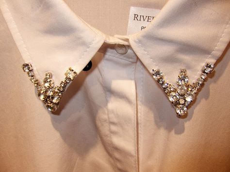 collar tips; new obsession Collar Tips, Embellished Collar, Fake Collar, Diy Fashion Clothing, Bead Embroidery Patterns, Embroidery Designs Fashion, Handwork Embroidery Design, Fancy Blouse Designs, Embroidery Jewelry