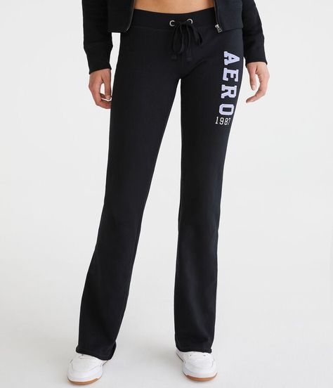 Aeropostale Flare Sweatpants, Coquette Fits, Aeropostale Outfits, Office Workouts, Aeropostale Sweatpants, Flare Sweatpants, Random Clothes, Sweat Women, Comfy Sweats