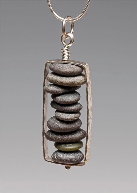 Pebble Pendant, Rock Jewelry, A Necklace, Diy Schmuck, Jewelry Projects, Wire Wrapped Jewelry, Metal Jewelry, Stone Jewelry, Wire Jewelry