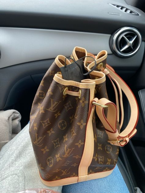 #louisvuittonhandbags #petitnoe #noe #louisvuittonbag #louisvuitton Louis Vuitton Noe Bag, Handbag Inspiration, Loui Vuitton, Simple Work Outfits, Louis Vuitton Bucket Bag, Louis Vuitton Petit Noe, Xmas Wishlist, Simple Work, Dream Bags