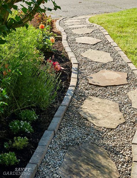 Landscape Borders: Eye-Catching Ideas to Separate Your Garden Areas Foundation Border Ideas, Zero Scape Backyard Ideas, Patio Landscaping Ideas Border, Gravel Border Ideas, Gravel Edging, Bilevel Remodel, Walkway Edging, Lath House, Landscape Edging Stone