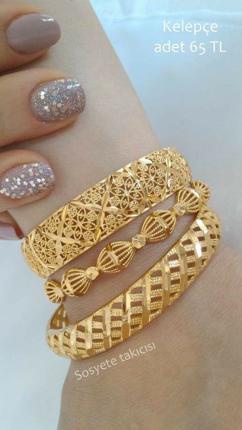 Gold Bangles Dubai Design, Dubai Bangles Design, Dubai Gold Jewelry Bangles, Dubai Gold Bangles, Dubai Gold Jewelry, Gold Jewelry Outfits, Gold Bangles For Women, Gold Bangle Set, Gold Mangalsutra Designs