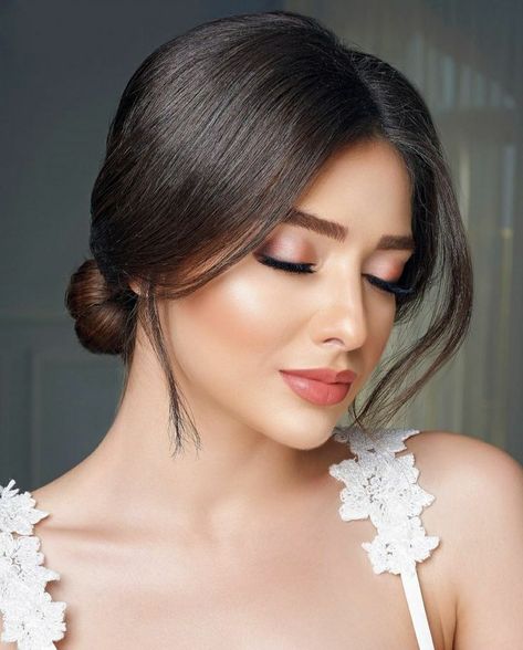 Aida Ashtiani Makeup For White Dress, Bride Makeup Natural, Selfie Woman, Summer Wedding Makeup, Sanggul Modern, Eye Makeup Styles, Bridal Makeup Natural, Bridal Makeup Wedding, Makijaż Smokey Eye