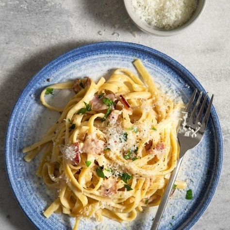 Fettuccine Carbonara Recipe: How to Make It Fettuccine Carbonara, Cheesecake Factory Recipes, Meat Lasagna, The Cheesecake Factory, Homemade Gnocchi, Italian Pasta Dishes, Carbonara Recipe, Italian Pasta Recipes, Zucchini Fries