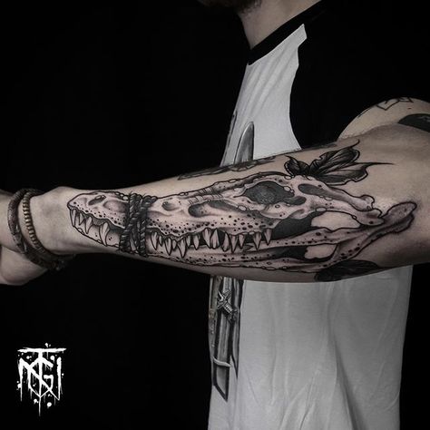 Alligator Tattoo Men, Crocodile Jaw Tattoo, Alligator Forearm Tattoo, Gator Skull Tattoo, Water Animal Tattoo Ideas, Dark Sea Tattoo, Crocodile Skull Tattoo, Hyena Tattoo Designs, Crocodile Tattoos