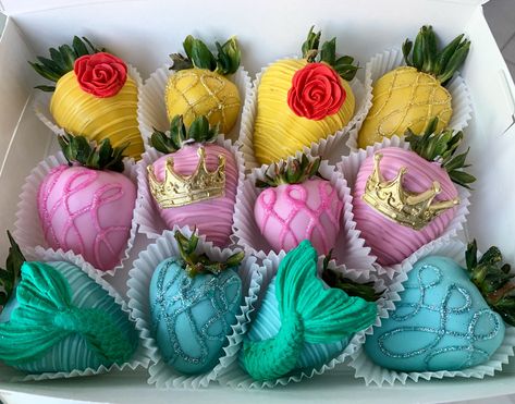 Disney Princess Chocolate Covered Strawberries, Princess Theme Chocolate Covered Strawberries, Disney Princess Chocolate Strawberries, Disney Princess Strawberries, Princess Theme Treats, Princess Chocolate Covered Strawberries, Disney Princess Desserts, Disney Princess Treats, Disney Chocolate Covered Strawberries