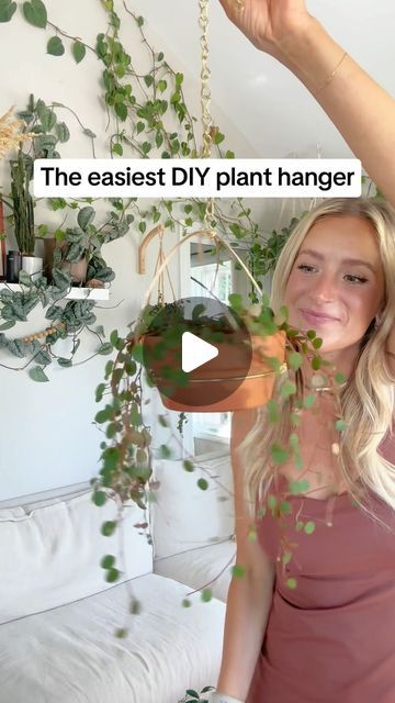 Plants In The Window Ideas, Macrame Multiple Plant Hanger, Diy Hanging Plants Indoor, Diy Wall Plant Holder, Hanging Plants Window, Hanging Plants Indoor Ideas, Ways To Hang Plants Indoors, Hanging Plant Decor Ideas, Window Plant Hanger