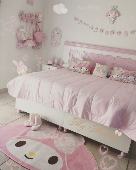 My Melody & Ere Mont My Melody Bedroom Ideas, My Melody Bedroom Aesthetic, My Melody Room Ideas, My Melody Room Decor, My Melody Bedroom, Melody Bedroom, My Melody Room, Melody Room, Sanrio Bedroom