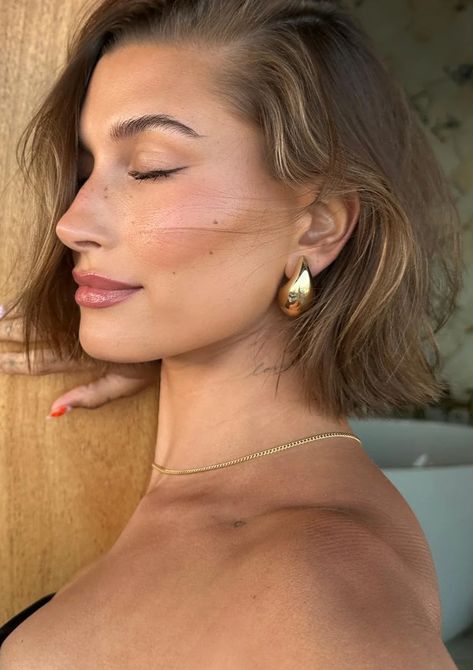 Hayley Bieber Jewelry, Hailey Baldwin Piercings, Hayley Bieber Hair, Hailey Bieber Gold Jewelry, Hailey Beiber Jewellery, Hailey Beiber Ear Piercing, Hailey Bieber Earrings, Hailey Bieber Jewelry, Hailey Bieber Gold Earrings