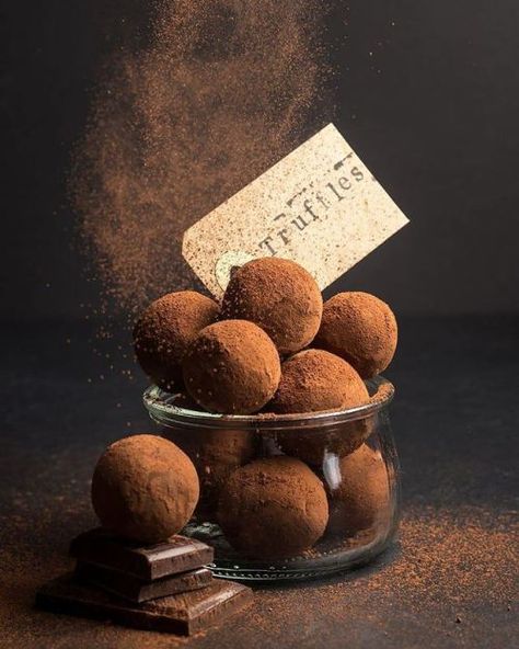 Homemade Chocolate Truffles, Chocolate Photos, Dark Food Photography, Dessert Photography, Chocolate Design, Food Photography Inspiration, Truffle Recipe, I Love Chocolate, Food Drink Photography