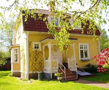 . Cute Cottages, Swedish Cottage, Yellow Cottage, Little Cottages, Yellow House, Swedish House, Cottage Cabin, Yellow Houses, Casa Exterior