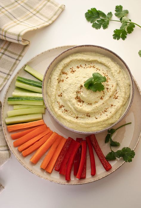 Zucchini Hummus Recipe, Raw Vegan Hummus, Raw Zucchini Recipes, Roasted Zucchini And Squash, Classic Hummus Recipe, Zucchini Dishes, Zucchini Hummus, Classic Hummus, Raw Zucchini