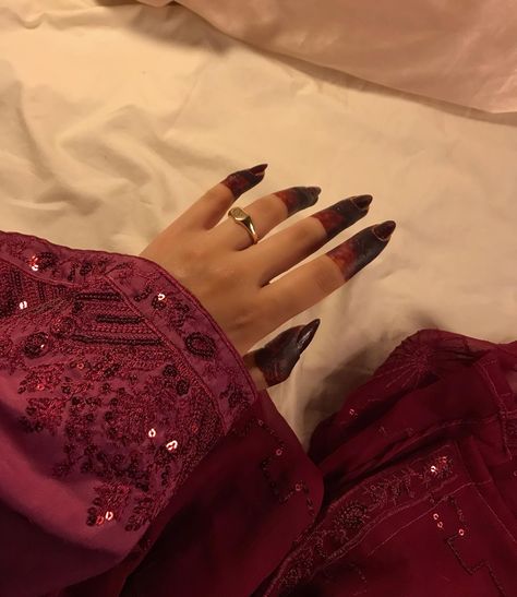 you are in a desi girl’s eid edit🌙🪞✨🥀 #aesthetic #eidmubarak #eidfit #eidoutfit #eiddress #girlygirl #red #pink #eid #desi #desigirl #eidglam #gajra #chooriyan #mehndi #henna #girlies #pinterest #pinterestgirl #desipinterest desi girl, eid, eid al fitr, eid mubarak, glam, glam girls, pretty girls, gajray, jhumkay, chooriya, happy girls, eid Fitr Eid, Eid Outfit, Cute Instagram Pictures, Eid Dresses, Artist Aesthetic, Desi Girl, Eid Al Fitr, Glam Girl, Minimal Aesthetic