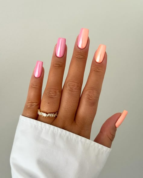 Orange Nails With Design Summer, Holiday Nails Orange, Coral Nails With Chrome, Chrome Vacation Nails, Pink Orange Coral Nails, Pink Orange Chrome Nails, Peach With Chrome Nails, Nail Art Summer 2024 Trends, Coral Pink Chrome Nails