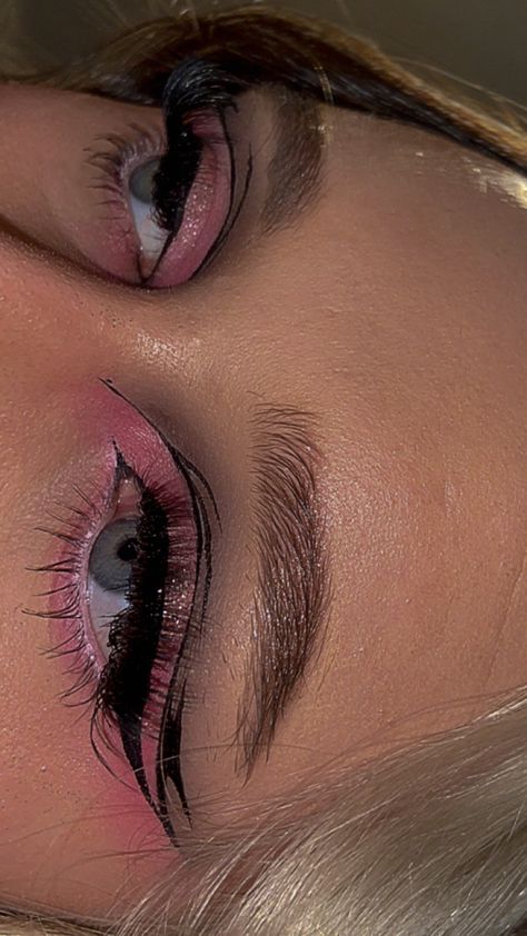 Basic Pink Eyeshadow, Pink Black And White Makeup, Black And Pink Goth Makeup, Pink And Black Graphic Liner, Pink Graphic Liner Makeup, Black And Pink Makeup Looks, Pink Emo Makeup, Black And Pink Eyeshadow, Pastel Goth Makeup Looks