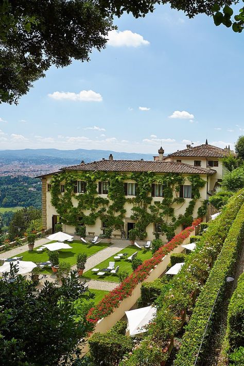 Villa San Michele in Fiesole, once a monastery, is now a boutique hotel set high on a hill above the city of Florence, a perch from which you can watch the city vibrating below. #villasanmichele #belmond #florence #tuscany #italy #florencehotels #florencehotelview #hotel #views #kiwicollection #carewhereyoustay Belmond Villa San Michele, Villa San Michele Florence, Italy Luxury Hotel, Fiesole Florence, Fiesole Italy, Florence Villa, Tuscan Backyard, Italy Hotel, Italian Wedding Venues