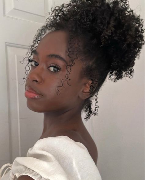 Natural Hair Formal Styles, Two Ponytails Natural Hair, Side Part Natural Hair, Curly Hair Space Buns, Hairstyles For Type 4 Hair, Wash N Go Hairstyles, 4a Curly Hairstyles, Half Up Half Down Natural Hair, C4 Hair