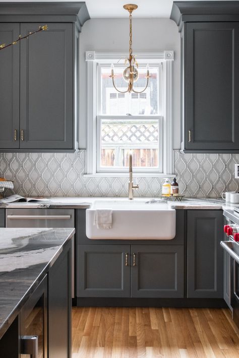 30+ Backsplash Ideas For Dark Cabinets | CountertopsNews Country Kitchen Grey Cabinets, Grey Kitchen Cabinets With Backsplash Ideas, Dark Gray Cabinets With White Countertops, Kitchen Backsplash With Dark Grey Cabinets, Backsplash For Dark Grey Cabinets, Gray Kitchen Cabinets With Black Countertops, Backsplash Ideas With Gray Cabinets, Backsplash Ideas Black Countertop, Grey Cabinets With Backsplash