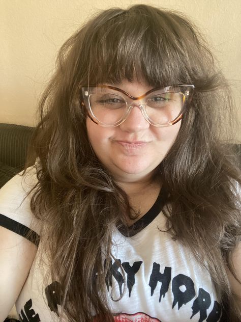 32f grew all the dye out of my hair and chopped some layers and bangs... what do you think? I have a very round face small forehead but thick coarse hair & finding the new 30s me (if that makes sense?) Curtain Bangs Glasses, Bangs And Glasses, Small Forehead, Thick Coarse Hair, Celebrity Hair Colors, Layers And Bangs, The Dye, Big Forehead, Celebrity Hair