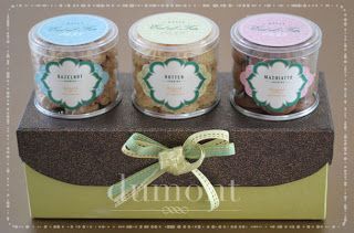 Lebaran gift hampers. <3 Hampers Cookies, Hampers Kue Kering, Ramadan Hampers, Hampers Kue, Packing Cookies, Cookies Package, Cookie Bar Wedding, Cookie Label, Packaging Hampers