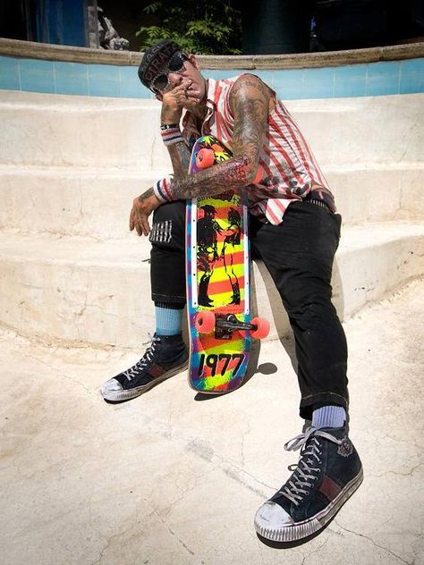 . Skateboard Aesthetic, Skate Photos, Skate And Destroy, Vintage Skate, Skateboard Design, Skate Park, Street Scenes, Skateboarding, Old School