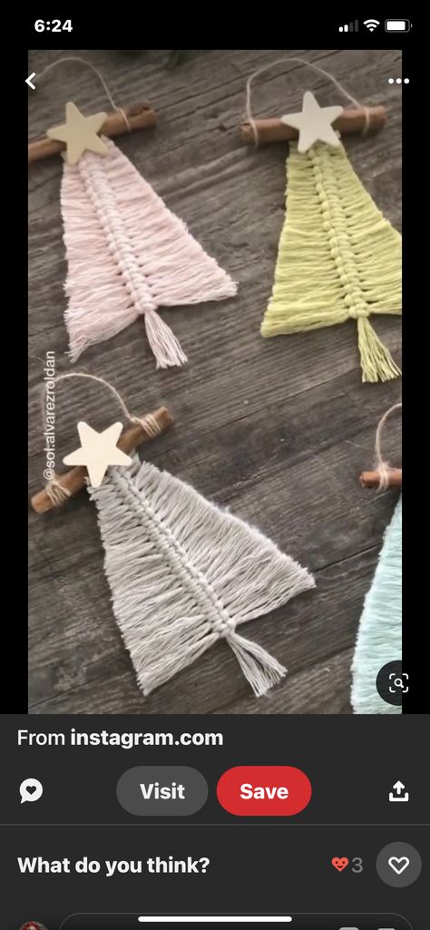 Small Macrame Ornaments, Macrame Yarn Products, Macrame Trees Diy, Macrame Advent Calendar, Macrame Holiday Decor, Christmas Crafts Yarn, Cute Macrame Ideas, Macrame Ideas Diy, Macrame Trees