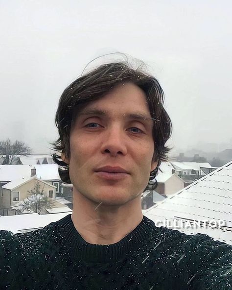 https://www.interviewmagazine.com/music/cillian-murphy-settles-his-beef-with-yard-act?fbclid=IwAR3BGzqP0SrCs4BehyDIlyspGwCy3gQ0VoXH4IyE3xLX_tGcQQrmOjMsZeQ Cillian Murphy Peaky Blinders, Hot Dads, I Love Cinema, On The Phone, The Perfect Guy, Cillian Murphy, Irish Men, Peaky Blinders, Pretty Men