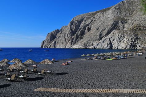 The most famous beaches of Santorini, are Perissa, Kamari, Red #Beach and Monolithos. The beaches of Perissa, Kamari and Monolithos are of black volcanic sand to deep blue waters. Those beaches are located on the east coast of the #island and offer several #tourist infra structure. © Gil Giuglio Perissa Santorini, Santorini Beaches, Perissa Beach, Kamari Beach, Things To Do In Santorini, Santorini Island Greece, Oia Santorini, Santorini Island, Famous Beaches