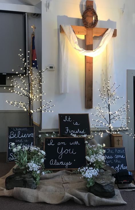 Easter Church Decorations Altars, Good Friday Church Decor, Easter Stage Decor, Spring Church Decor, Easter Photobooth Ideas Church, Church Easter Decorations Sanctuary, Easter Church Photo Backdrop, Easter Sunday Church Decorations, Easter Kids Church