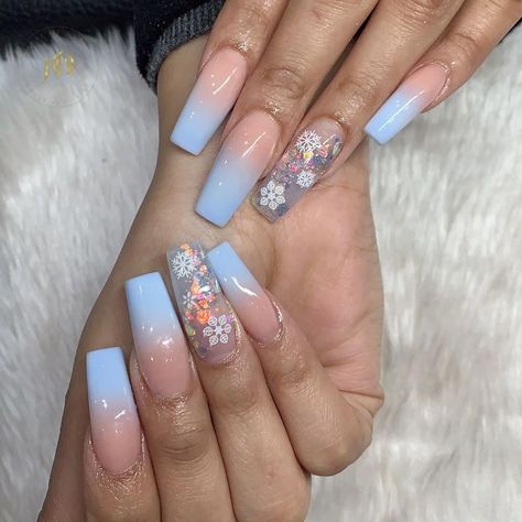 Snowflake Encapsulated Nails, Christmas Nails Encapsulated, Christmas Encapsulated Nails, Encapsulated Christmas Nails, Encapsulated Snowflake Nails, Claire's Nails, Subtle Nail Art, Encapsulated Nails, Nails Ombre