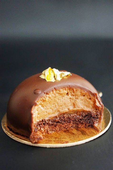 Mousse Entremet, Zumbo Desserts, Chocolate Entremet, Entremet Recipe, Fancy Desserts Recipes, Mousse Dessert, Gourmet Desserts, Chocolate Mousse Cake, French Desserts