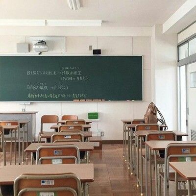 Classroom Aesthetic High School Korean, Korean School Aesthetic Classroom, Korean School Classroom, Korea School Aesthetic, Korea Classroom, Highschool Aesthetic Classroom, Korean School Aesthetic, Korean Classroom, Korean High School