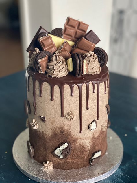 Chocolate Cakes Birthday, Oreo Chocolate, Chocolate Drip Cake, Tall Cakes, Chocolate Drip, Chocolate Cakes, Drip Cake, Unique Wedding Cakes, Drip Cakes