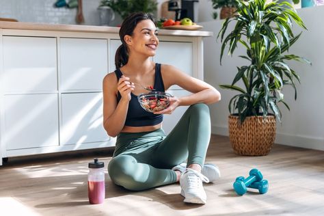 What to Eat Before a Workout, According to an Expert Trainer Low Inflammation Diet, Workout Products, Healthy Road Trip Snacks, Inflammation Diet Recipes, Scrambled Eggs With Spinach, Trip Snacks, Inflammation Diet, Spinach Egg, Road Trip Snacks