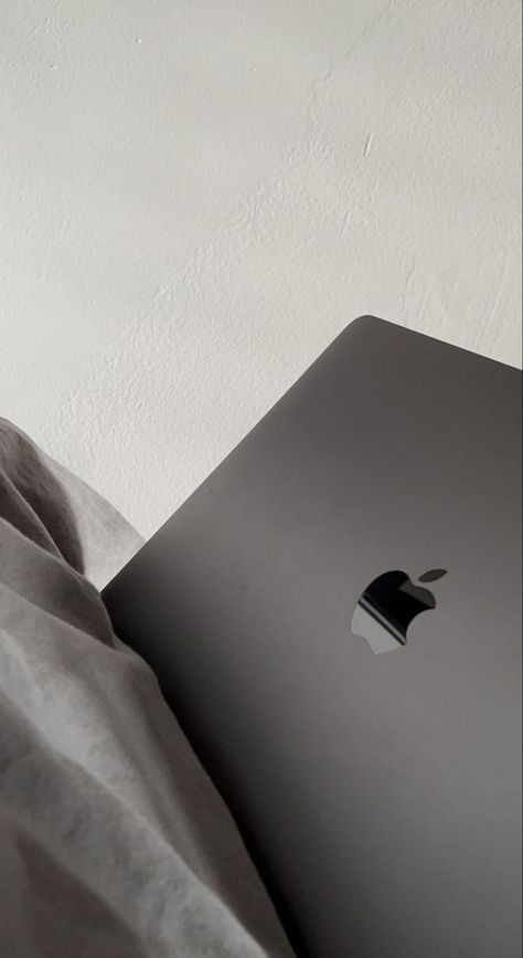 Grey Lifestyle Aesthetic, Macbook Space Grey Aesthetic, Macbook Air Space Grey Aesthetic, Macbook Air Space Grey, Macbook Space Grey, Macbook Air Aesthetic, Wellness Girlie, Macbook Colors, Apple Aesthetic