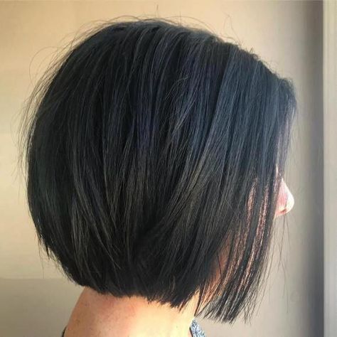 Brunette Layered Bob Without Bangs #bobhaircut #shortbobhairstyleswithbangs Above Shoulder Bob With Layers, Bob With Long Layers, Textured Bob Haircut, Bob Hairstyles For Thick Hair, One Length Bob, Bob Haircuts For Thick Hair, Side Pony, Subtle Layers, Layered Bob Short