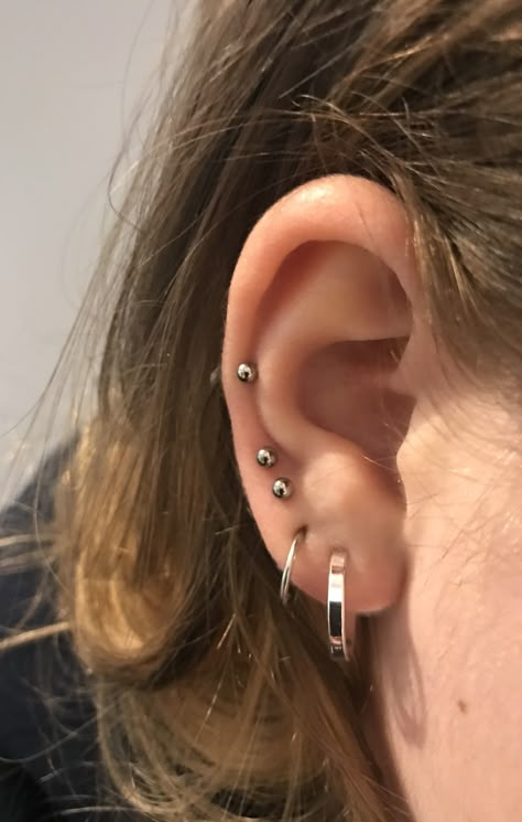 4th Lobe & cartilage piercing 4 Piercings In Ear Lobe, 4 Ear Lobe Piercings, 4th Ear Piercing, 4th Lobe Piercing, 4 Lobe Piercings, Lobe Piercing Ideas, Auricle Piercing, Double Ear Piercings, Ear Lobe Piercings