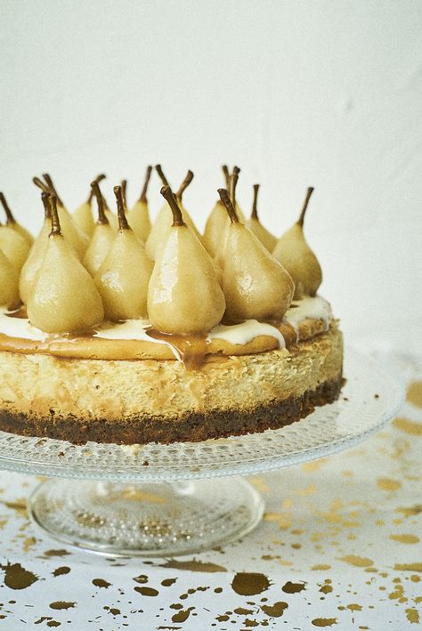 Spiced Pear Cheesecake, Persimmon Cheesecake, Tonka Bean Recipes, Unique Cheesecake Recipes, Unique Cheesecake, Pear Dessert, Spiced Pear, Cheesecake Desserts, Fancy Desserts