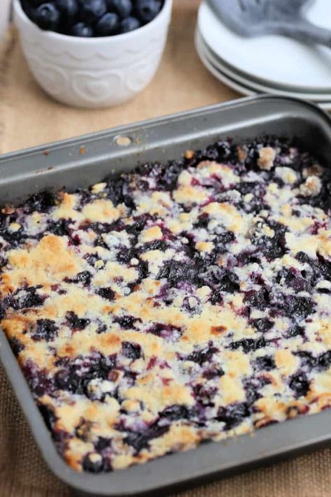 Blueberry Recipes Low Carb, Low Carb Blueberry Cobbler, Easy Blueberry Desserts, Low Carb Blueberry, Blueberry Pie Bars, Easy Blueberry Cobbler, Easy Blueberry Pie, Blueberry Desserts Recipes, Recipes Low Carb