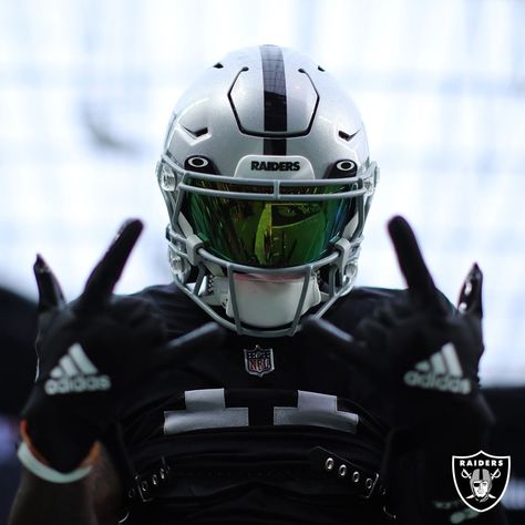 Las Vegas Raiders on Instagram: “Tunnel vision 😎” Cool Football Pictures, Zed League Of Legends, Oakland Raiders Football, Nfl Football Pictures, Nfl Raiders, Kobe Bryant Pictures, Football Photography, Nfl Photos, Raiders Football